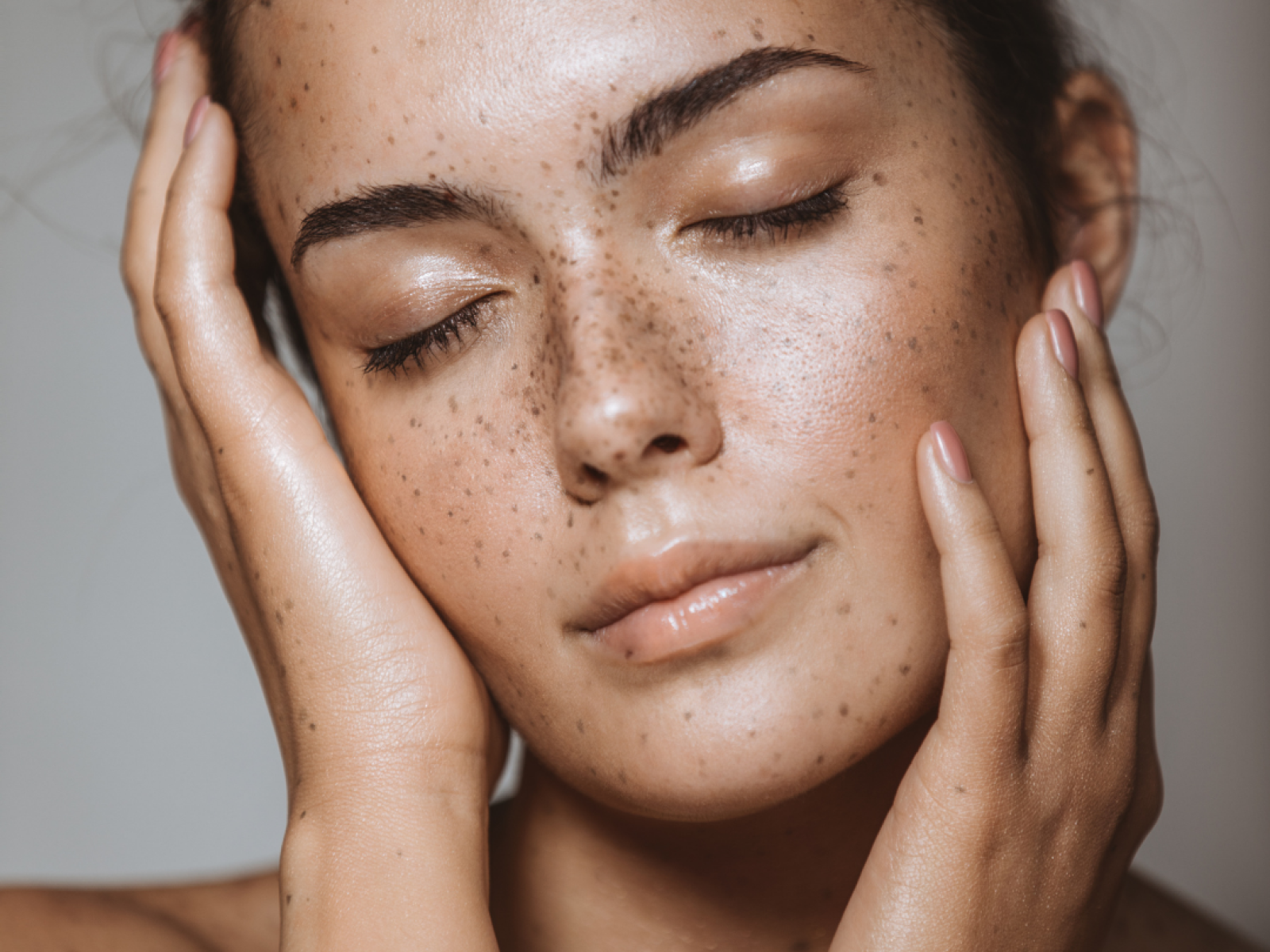 The act of applying makeup to enhance and beautify is one of life’s enduring rituals..zip - 3